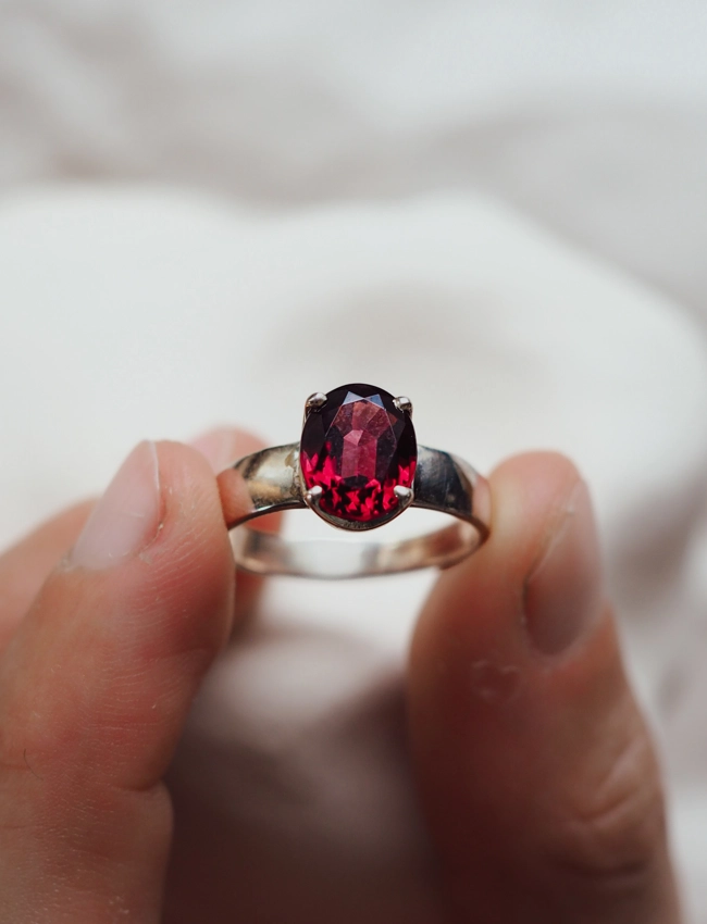 anello Granato